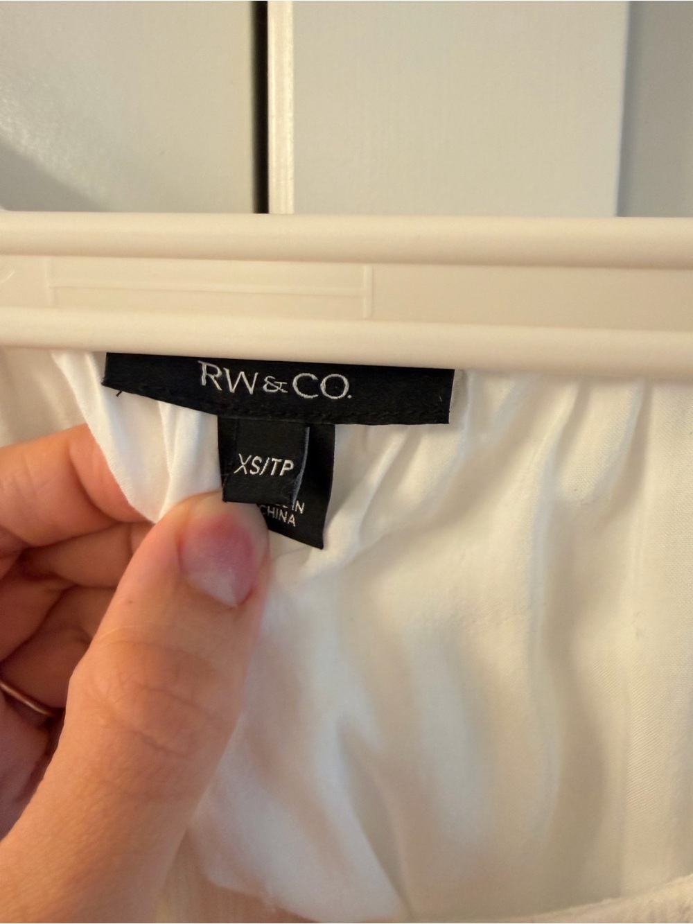 RW&Co Women’s White V-Neck Tiered Dress - Picture 5 of 7